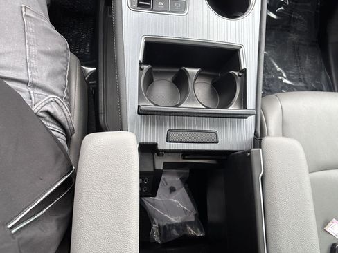 Used 2025 Toyota Sienna XLE w/ XLE Plus Package image 34