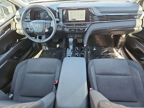 Used 2025 Toyota Camry LE image 17