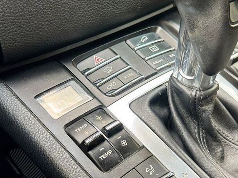 Used 2018 Porsche Macan image 16