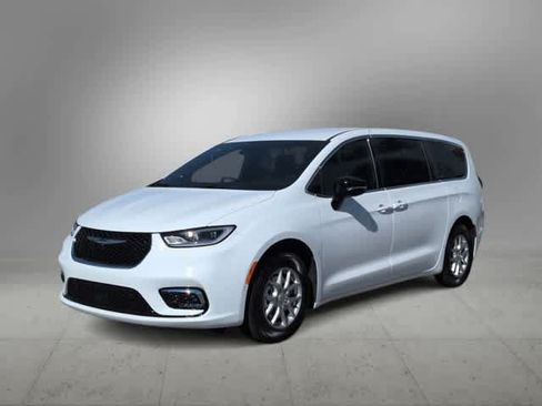 New 2026 Chrysler Pacifica Select FWD image 5