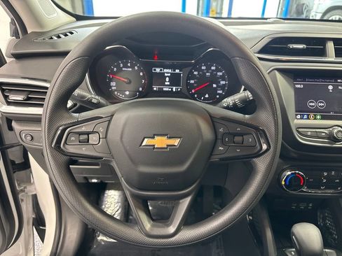 Used 2023 Chevrolet TrailBlazer LT FWD image 12
