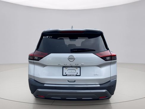 Used 2023 Nissan Rogue SL w/ SL Premium Package FWD image 3