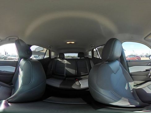 Used 2025 Chevrolet Trax LT w/ LT Convenience Package FWD image 41