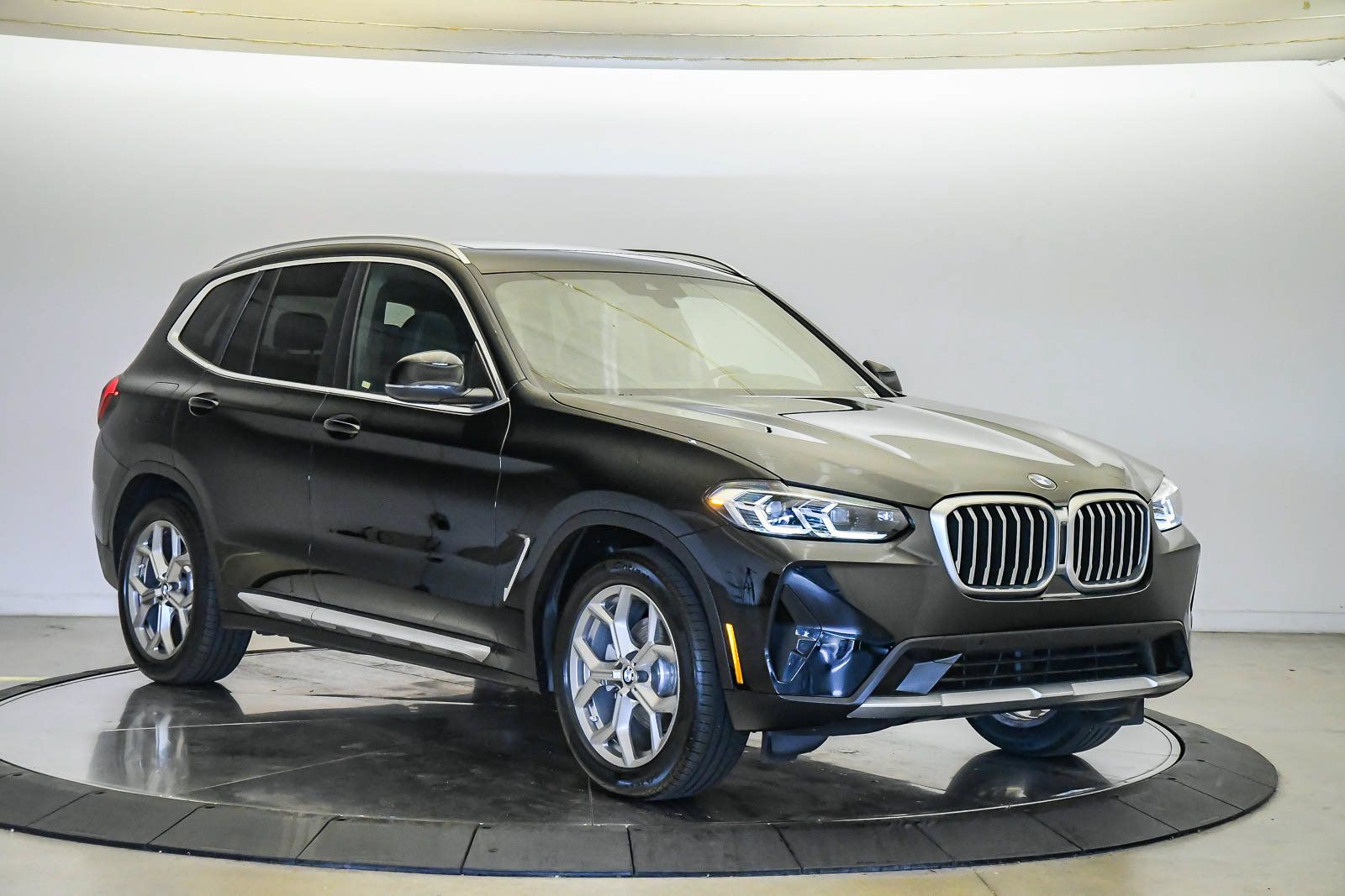 Certified 2023 BMW X3 sDrive30i w/ Convenience Package RWD image 5