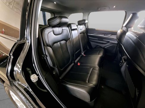 Used 2023 Jeep Grand Cherokee Limited RWD image 17