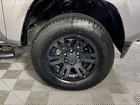 Used 2020 Toyota Tacoma SR w/ SR Convenience Package RWD image 10