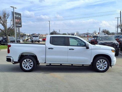 Used 2022 Chevrolet Silverado 1500 Custom image 2