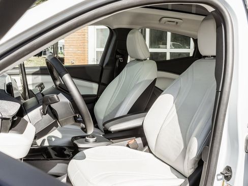 Used 2023 Ford Mustang Mach-E Premium image 7