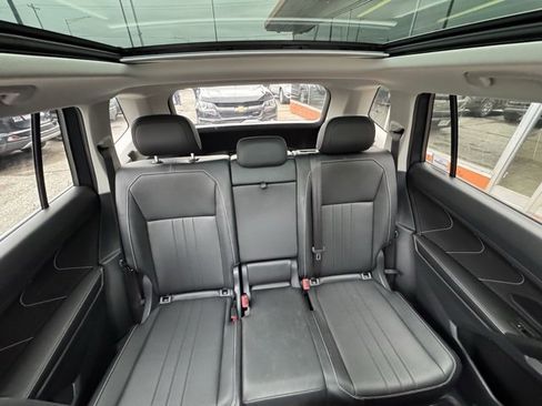 Used 2022 Volkswagen Tiguan SE image 14