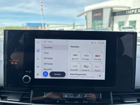 Used 2025 Toyota Sienna LE image 18