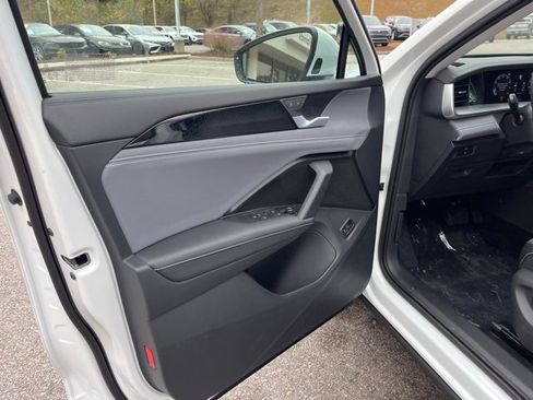 New 2026 Volkswagen Tiguan SE image 5