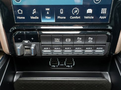Used 2023 RAM 2500 Laramie AWD/4WD image 23