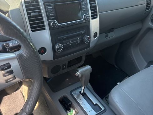 Used 2017 Nissan Frontier SV image 7