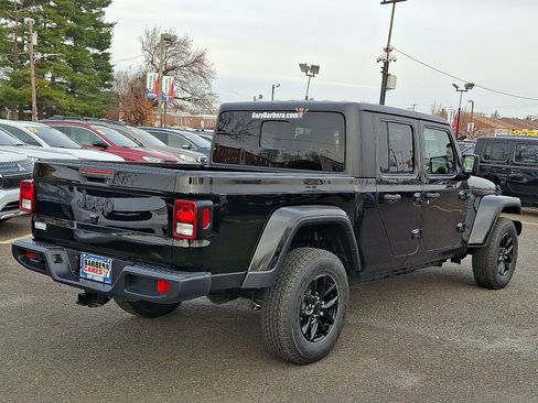 Used 2022 Jeep Gladiator Sport image 6