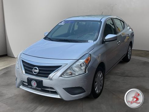 Used 2019 Nissan Versa SV FWD image 3