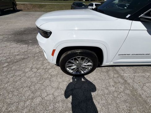 Used 2025 Jeep Grand Cherokee Summit AWD/4WD image 10