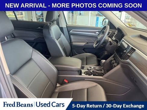 Used 2023 Volkswagen Atlas SE w/ Black Wheel Package image 5