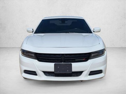 Used 2018 Dodge Charger SXT image 2