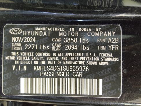 Used 2025 Hyundai Elantra SEL FWD image 33