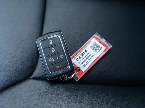 Used 2023 Jeep Grand Cherokee Limited w/ Black Appearance Package image 30