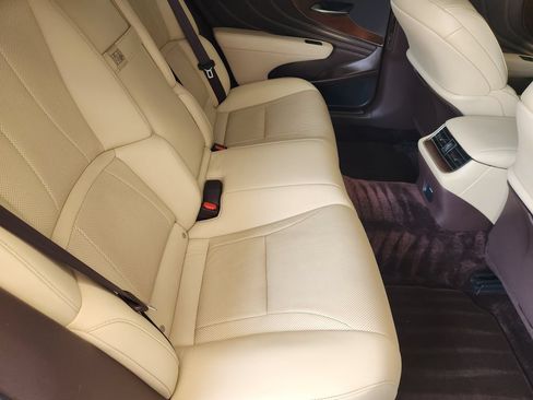 Used 2020 Lexus LS 500 w/ Accessory Package (Z1) RWD image 32