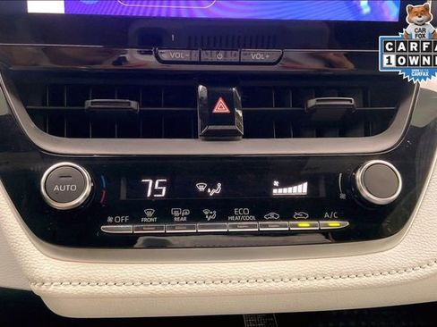 Used 2025 Toyota Corolla SE w/ SE Premium Package image 32