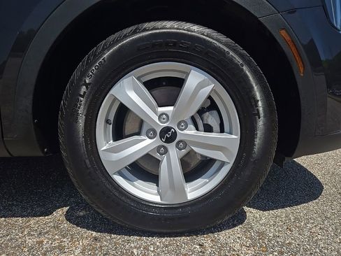 Used 2025 Kia Sorento LX FWD image 30