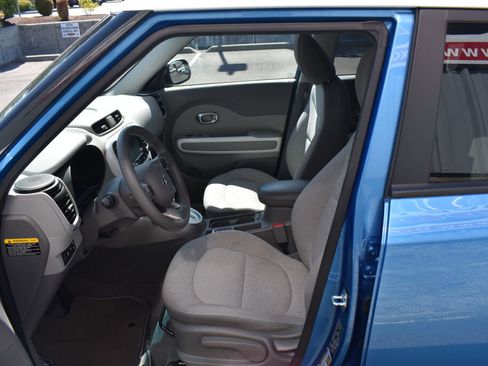 Used 2017 Kia Soul EV FWD image 18