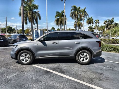 Used 2023 Kia Sorento LX FWD image 5