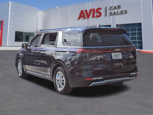 Used 2024 Kia Carnival LX image 9