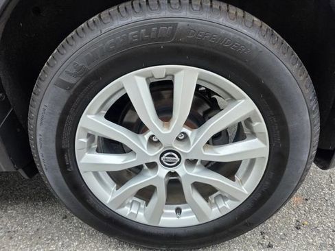 Used 2018 Nissan Rogue SV FWD image 10