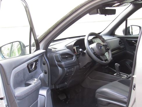 Used 2025 Subaru Forester Touring AWD/4WD image 9