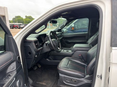 Used 2022 Ford Expedition Limited RWD image 6