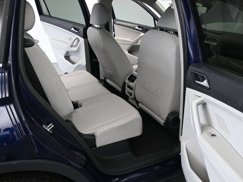 Used 2023 Volkswagen Tiguan SE w/ Panoramic Sunroof Package FWD image 20