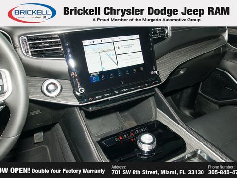 Used 2024 Jeep Wagoneer L Series II RWD image 38