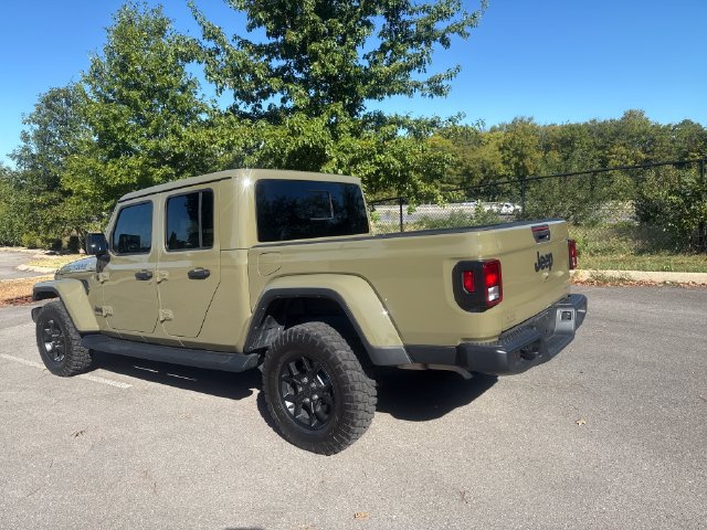 Used 2025 Jeep Gladiator Sport AWD/4WD image 2