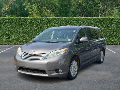 Used 2011 Toyota Sienna Limited w/ Premium Pkg FWD image 8