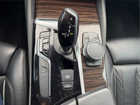 Used 2020 BMW M550i xDrive w/ Dynamic Handling Package image 19