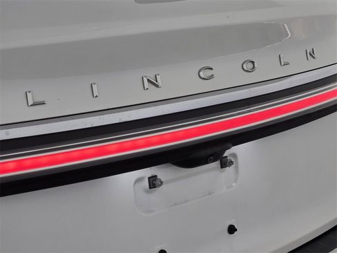 Used 2022 Lincoln Nautilus Reserve w/ Luxury Package image 8