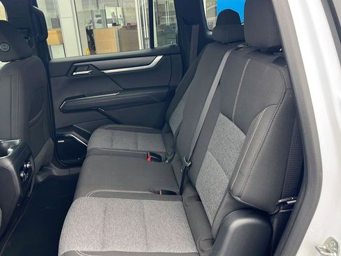 Used 2025 GMC Acadia Elevation image 17