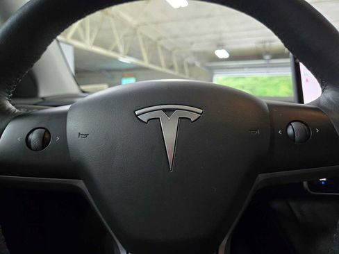 Used 2023 Tesla Model Y Long Range AWD/4WD image 25