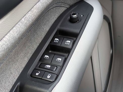 Used 2024 Jeep Compass Latitude AWD/4WD image 22