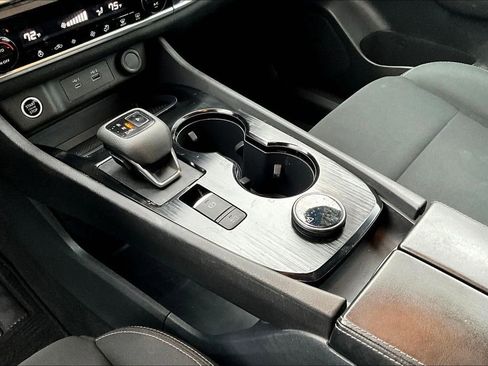 Used 2023 Nissan Rogue S image 17