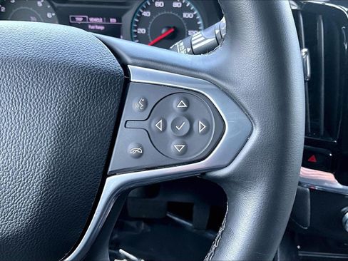 Used 2023 Chevrolet Traverse LT FWD image 18