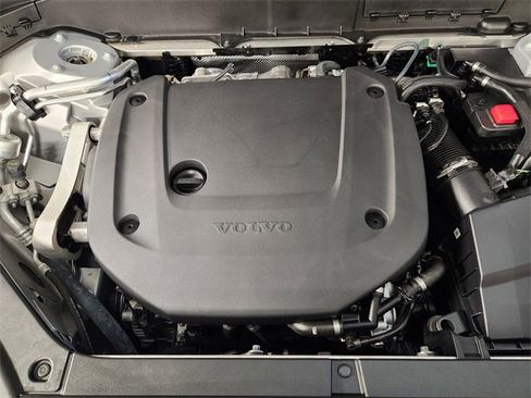 Used 2025 Volvo XC90 B6 Plus image 33