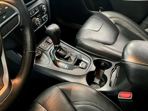 Used 2020 Jeep Cherokee Limited image 15