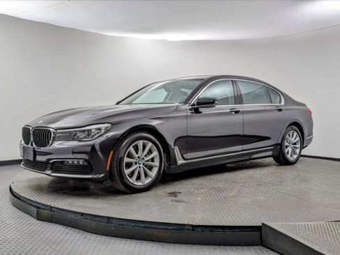 Used 2018 BMW 740i image 2