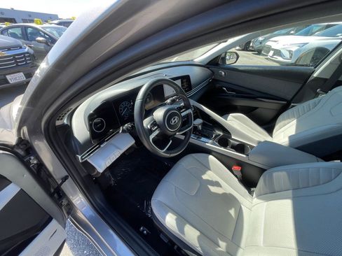 Used 2025 Hyundai Elantra Limited image 37