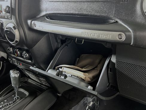 Used 2017 Jeep Wrangler Sport image 32