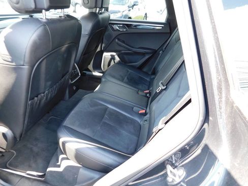 Used 2018 Porsche Macan AWD/4WD image 13